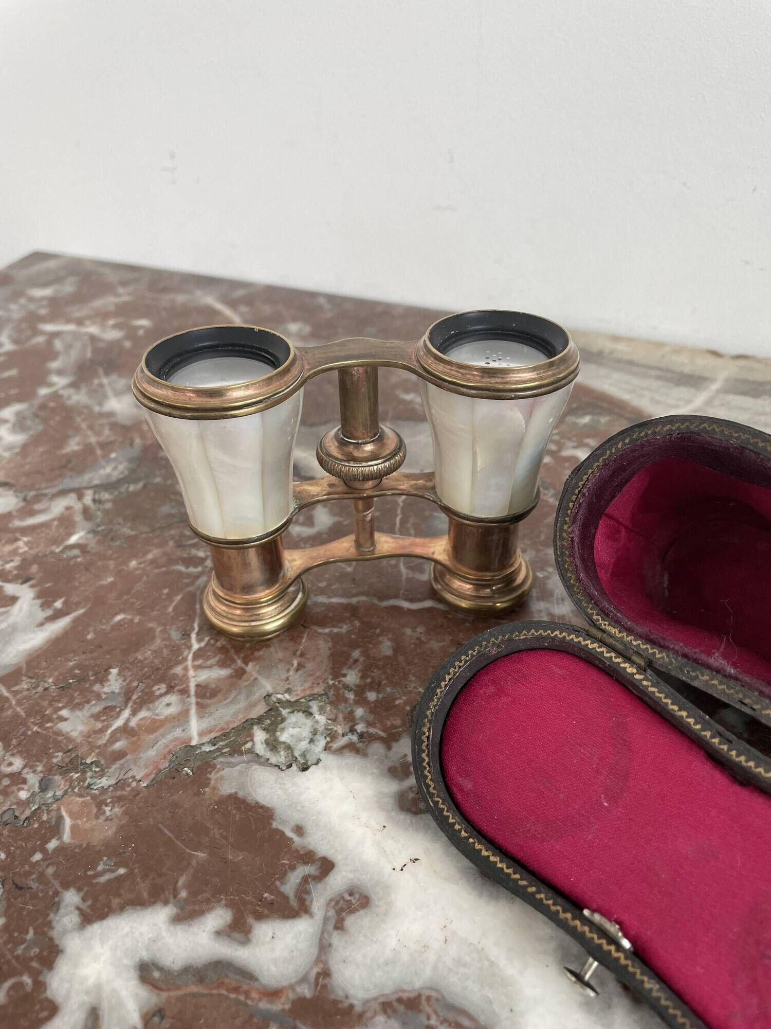 Pair of binoculars, theater, opera, mother-of-pearl, gilded brass, early twentieth century, curiosity object, showcase