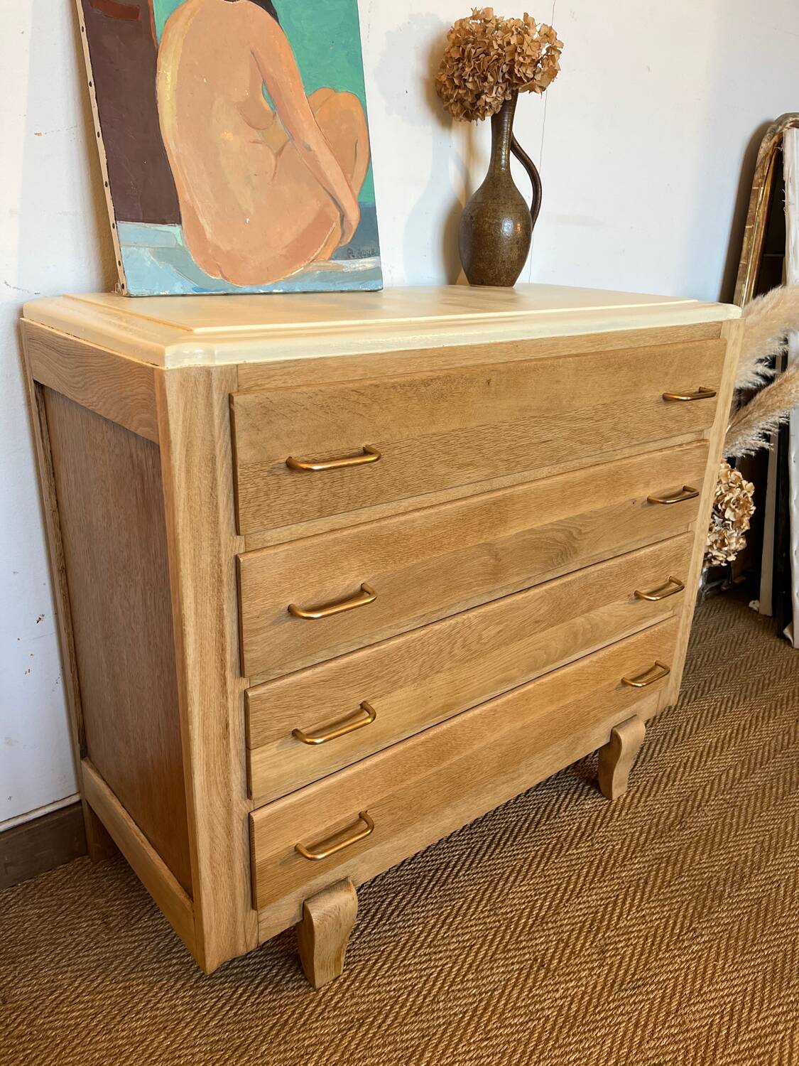 Vintage chest of drawers in wood and golden brass handles