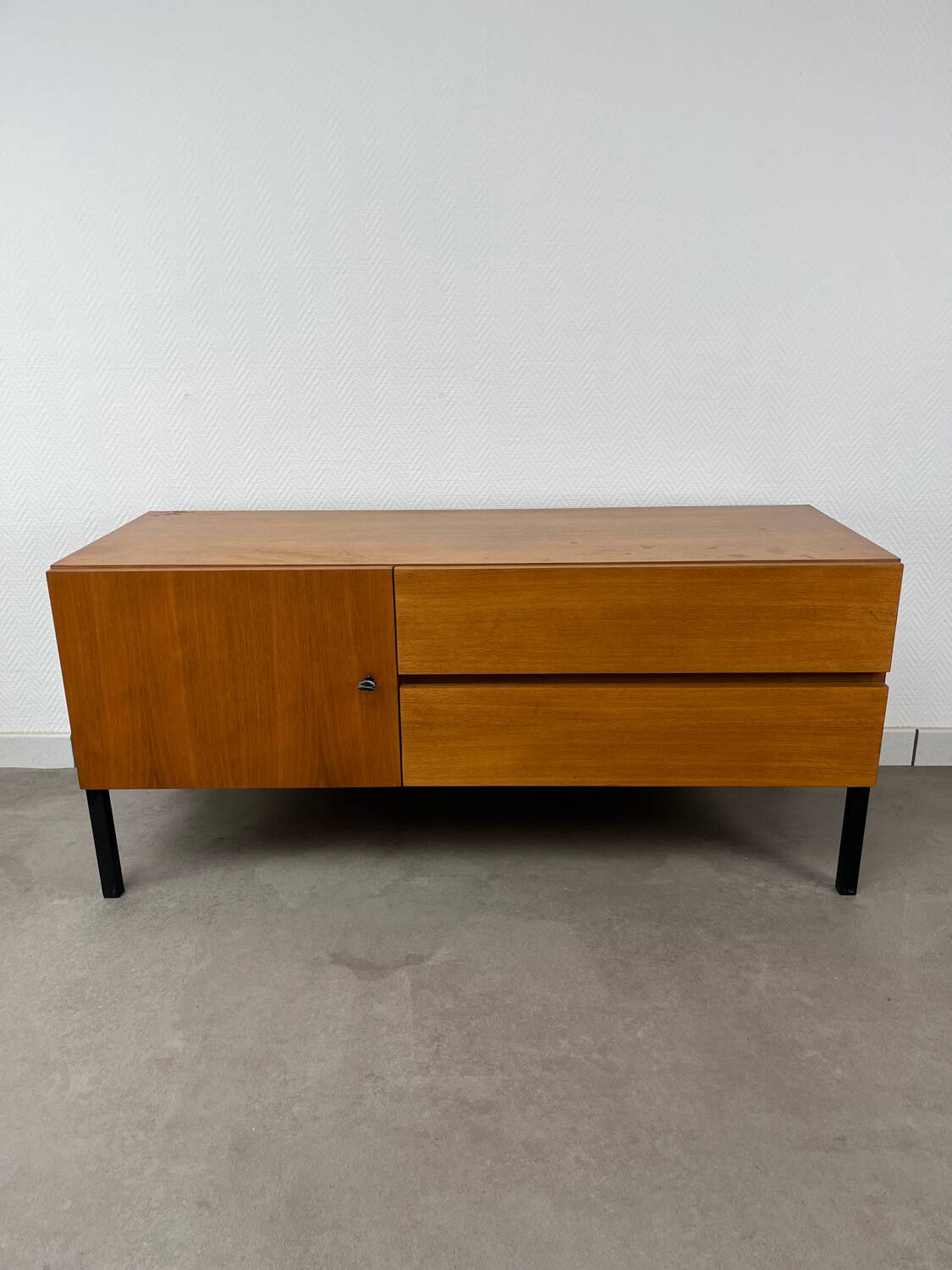 Modernist sideboard, 1950s TV unit.