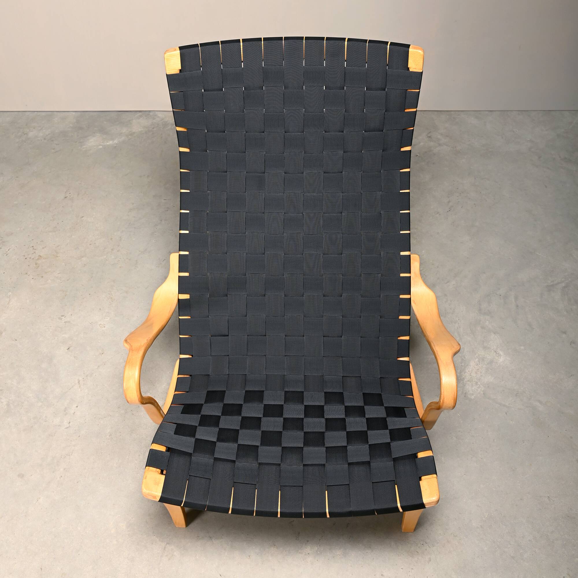 Fauteuil et pouf Bruno Mathsson Pernilla en bois de hêtre et sangles