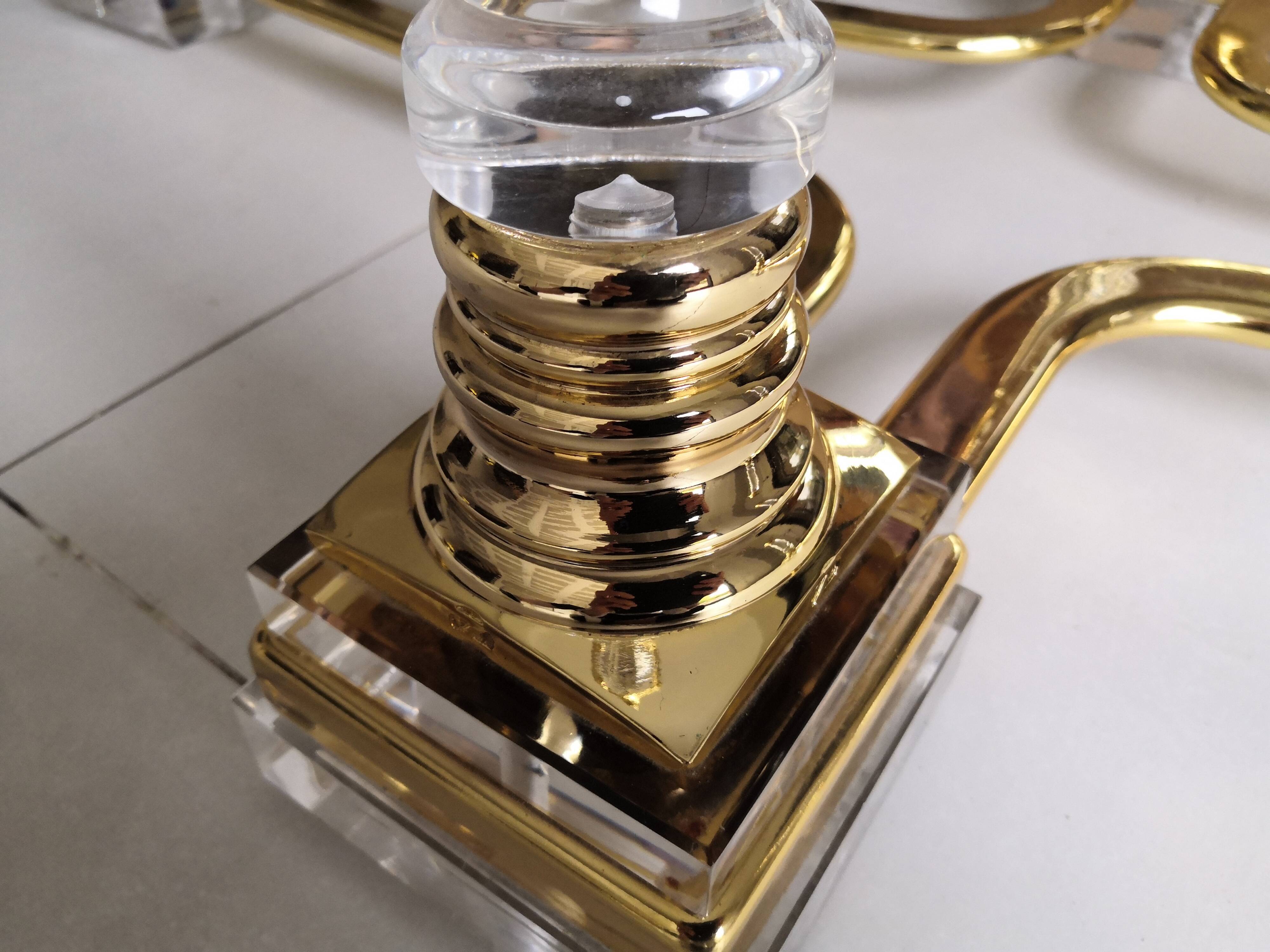 Glass and plexiglas coffee table altuglas