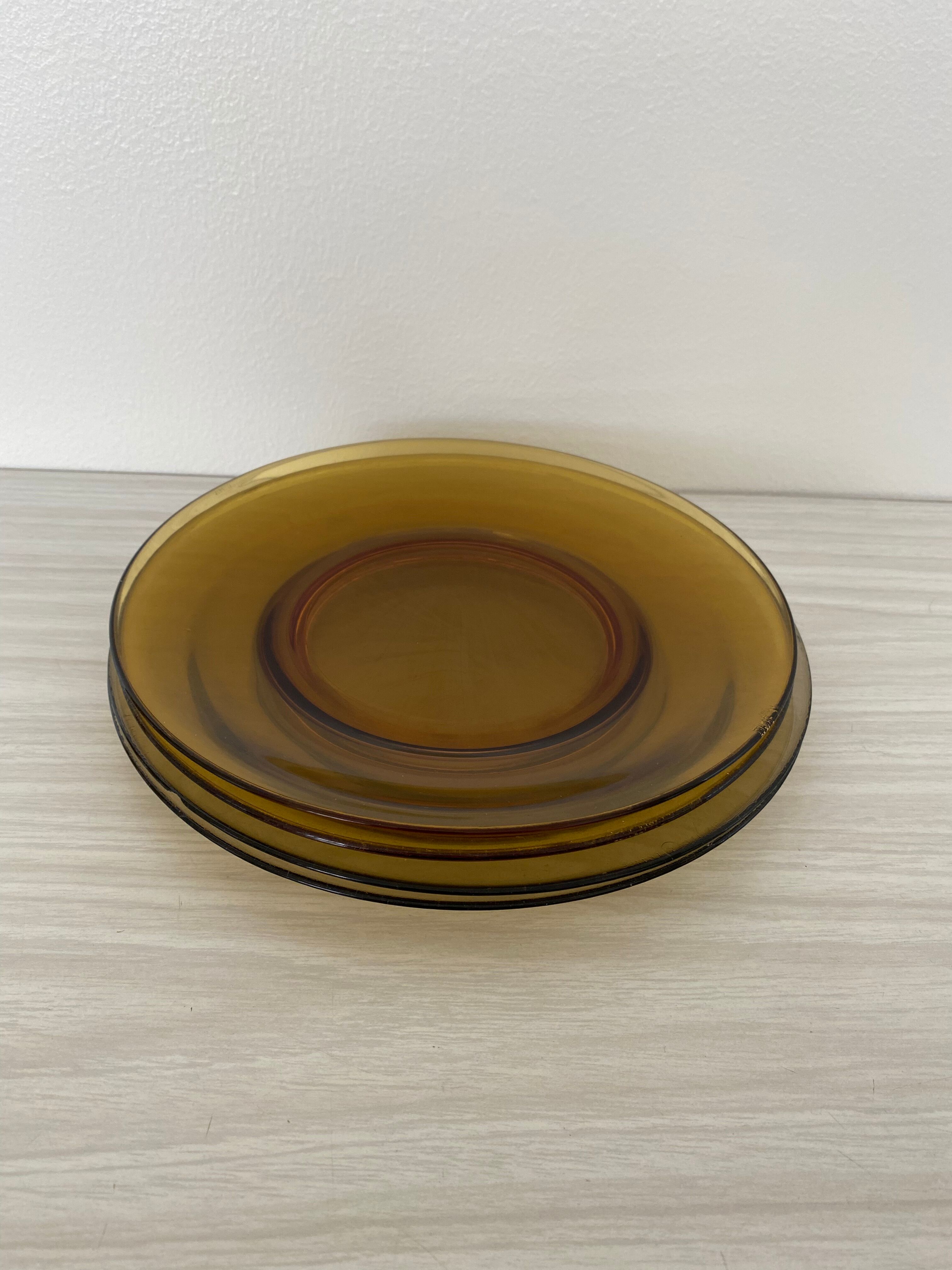 Lot Of 4 Plates 2 Amber Vereco And 2 Black Arcoroc Vintage Selency