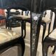Tables coréenne laquée avec incrustations nacrées et 8 chaises