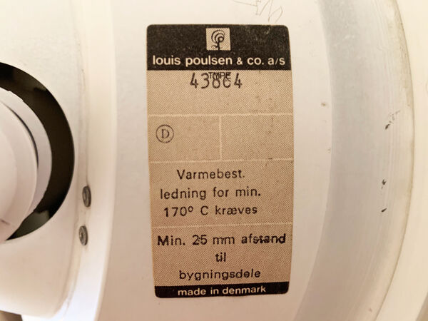 Plafonnier Munkegaards Arne Jacobsen produit au Danemark par Louis Poulsen 1950