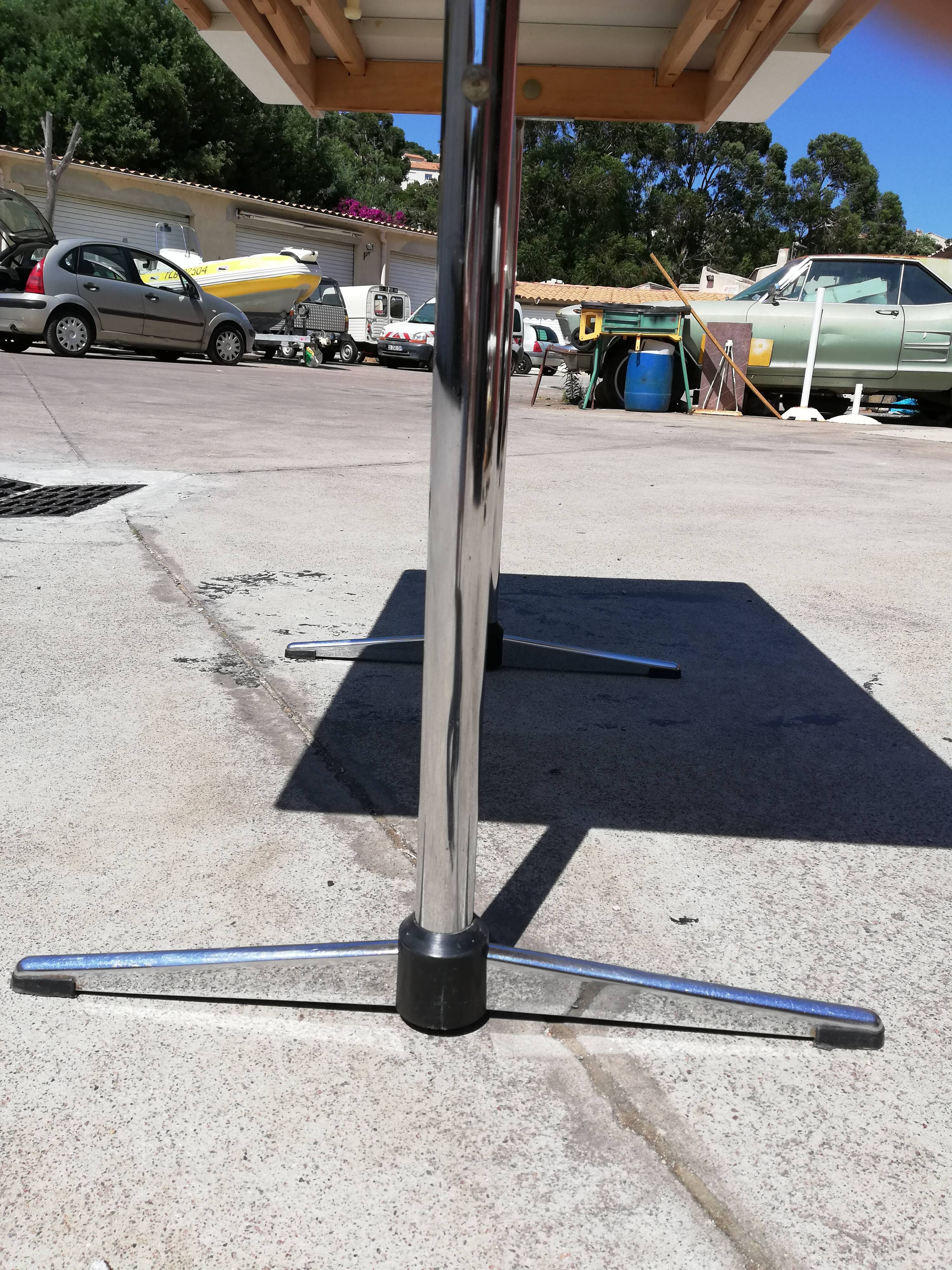 Set table and kitchen chairs in formica and skai