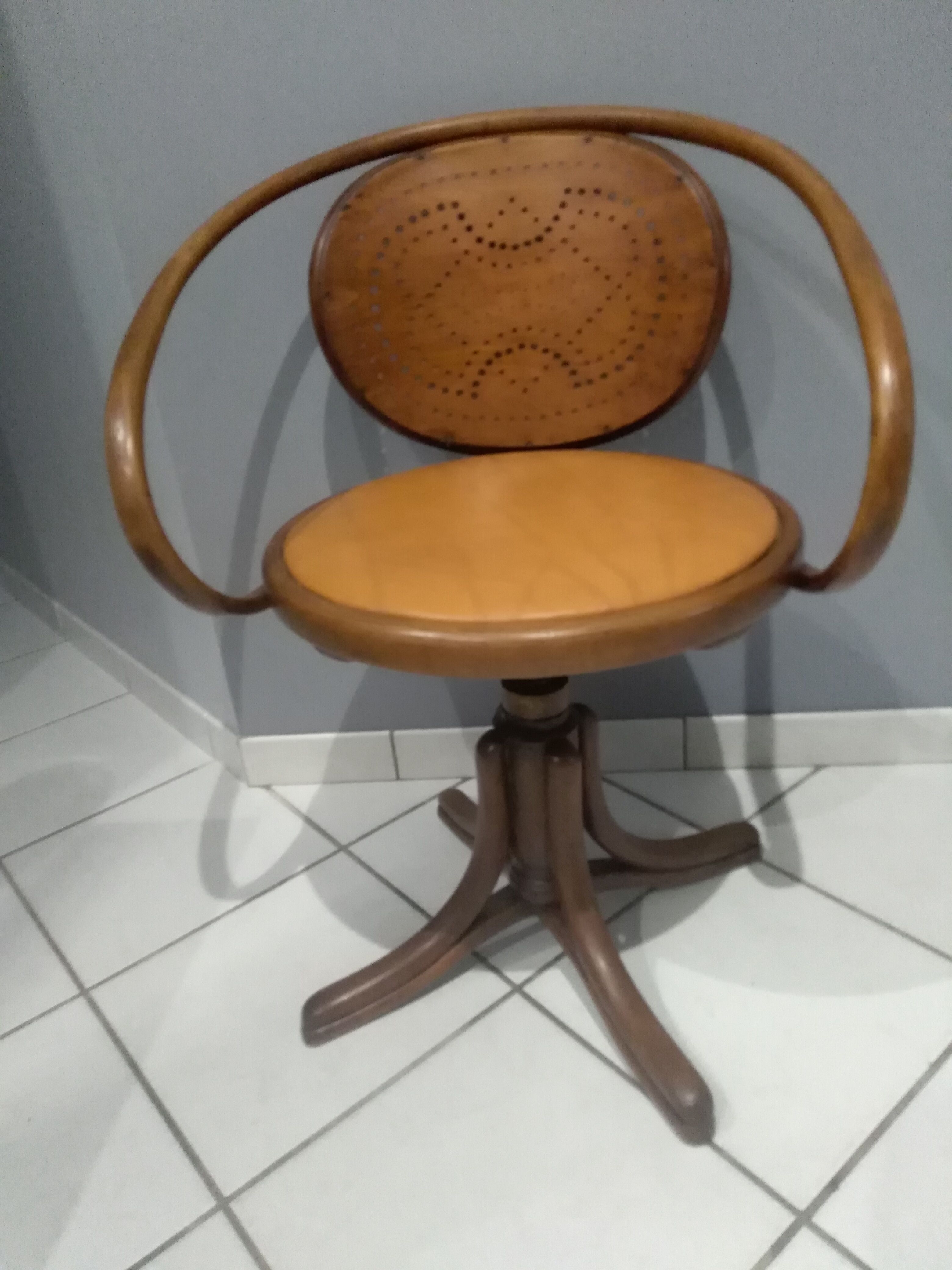 Fauteuil de bureau pivotant Thonet début XXeme
