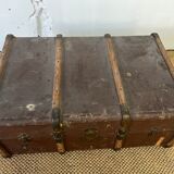 Malle vintage en bois et cuir, St Hubert Paris