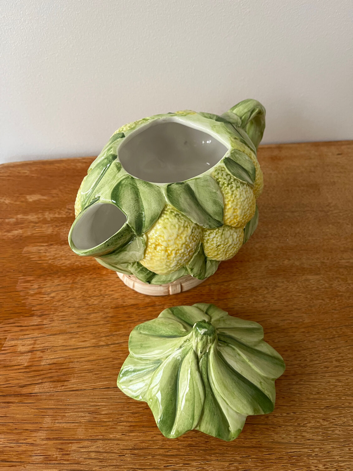 Teapot lemon pattern