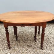 Table ovale 6 pieds avec allonges patine caramel