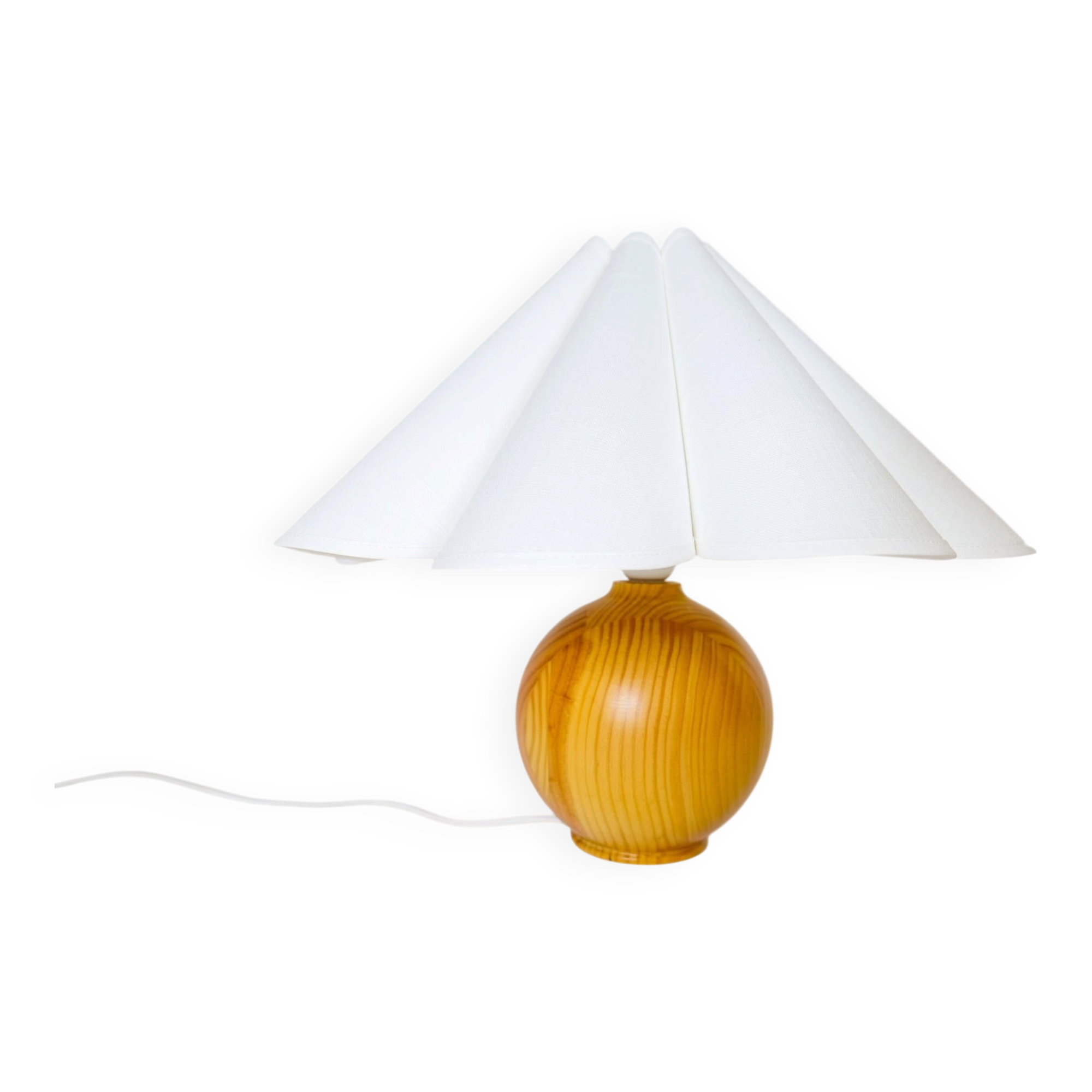 Sculptural modern table lamps from the mid-century in solid pine, Sweden, 1970s.