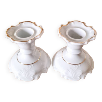 Paire de bougeoirs en porcelaine