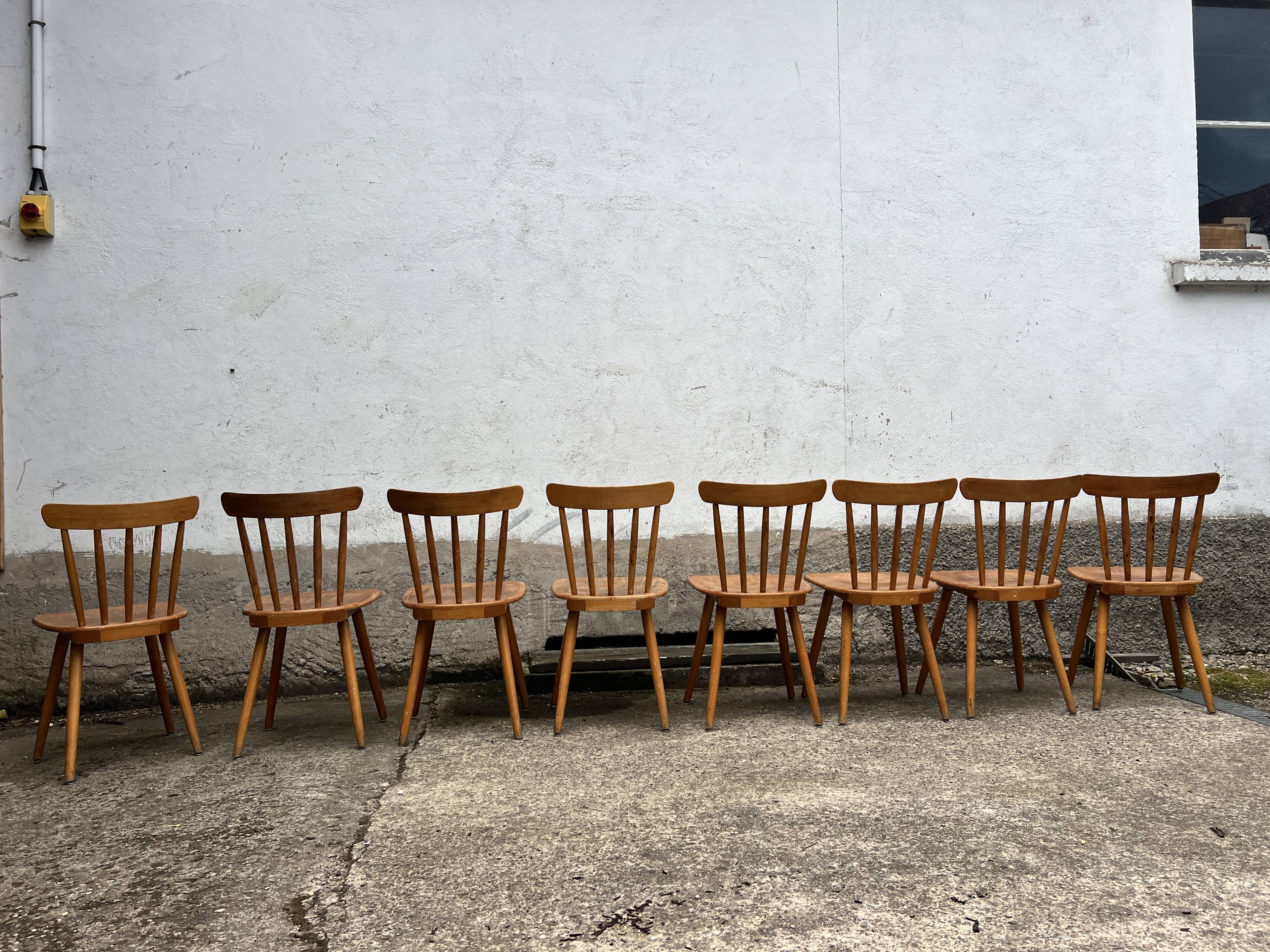Set of 8 vintage bistro chairs – Warm stained wood – Compass legs