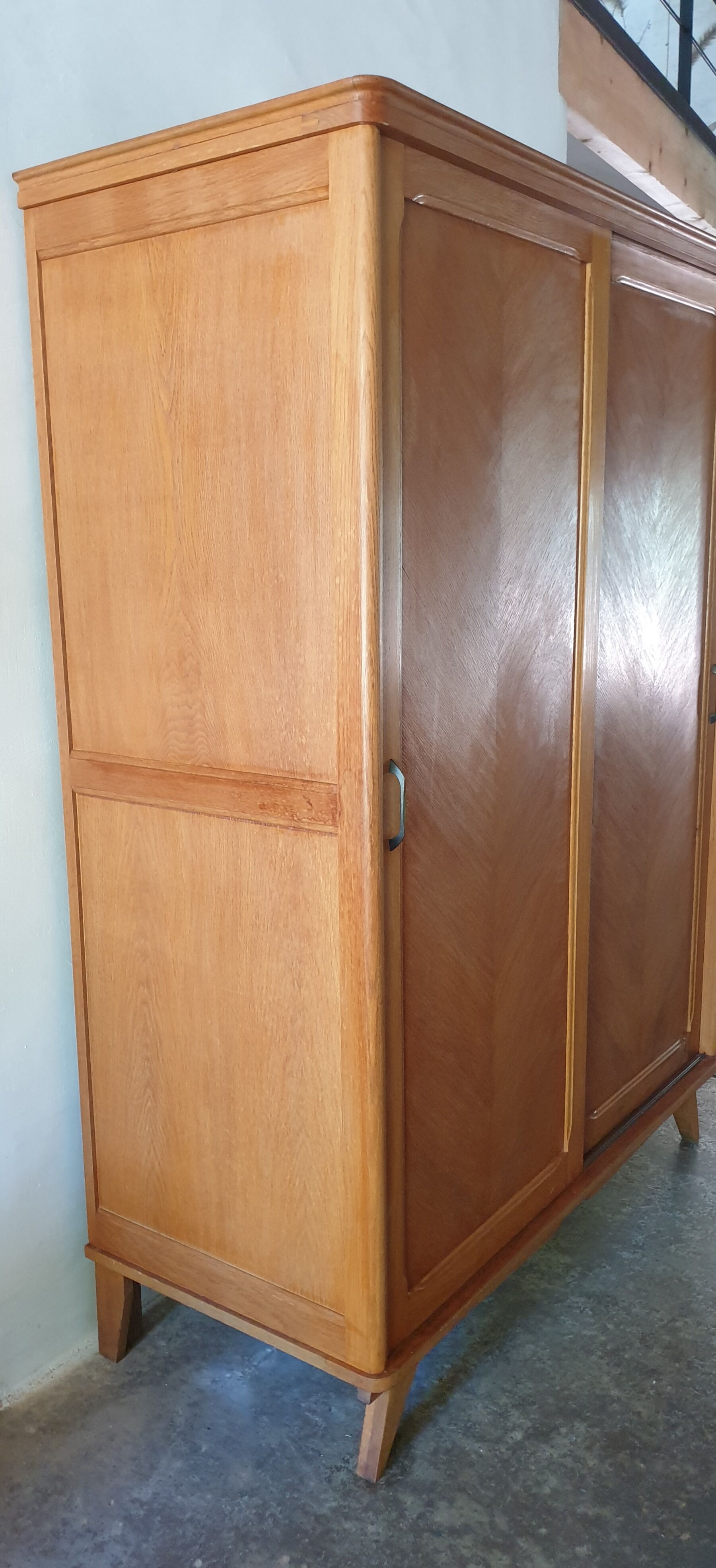 Parisian wardrobe with sliding doors