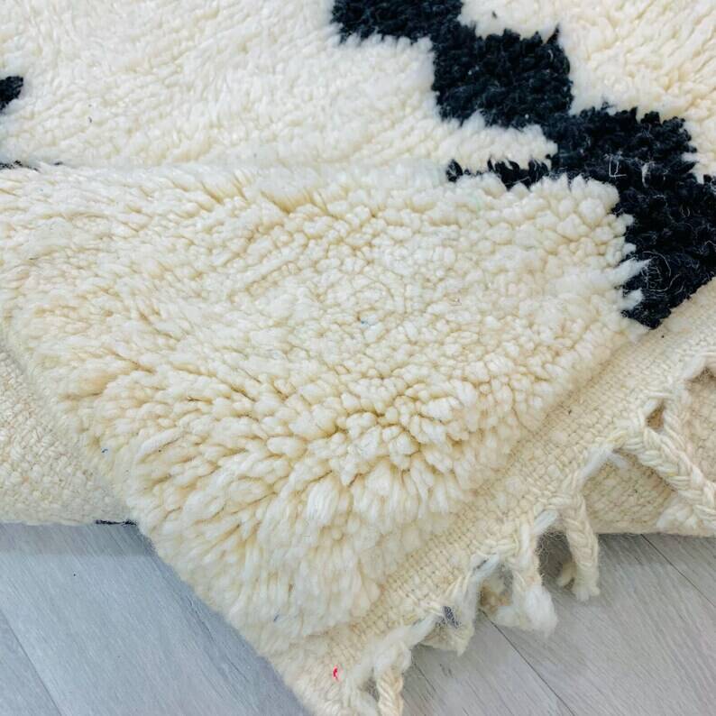 Handmade Moroccan rug in wool 250cm x 150cm