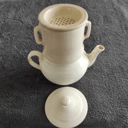 White teapot with filters old and complete p. Precious in Grigny