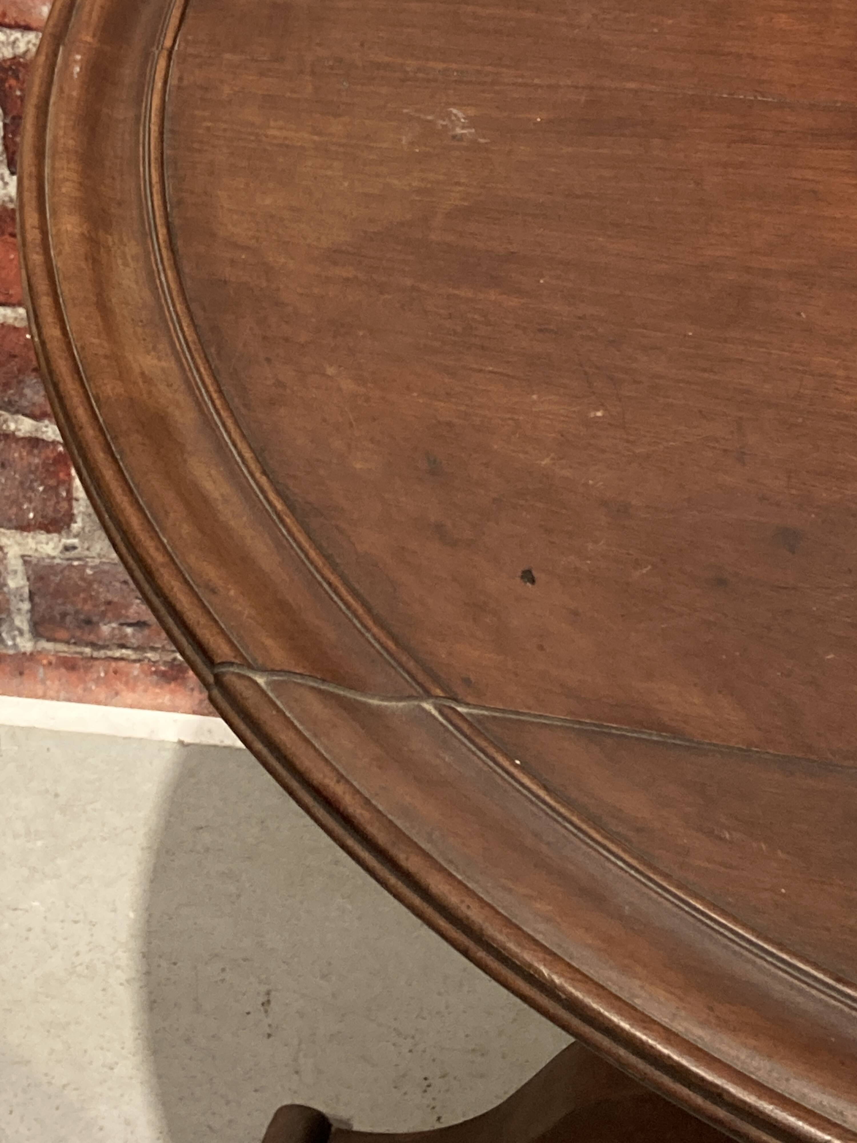 Guéridon en bois avec plateau pliable