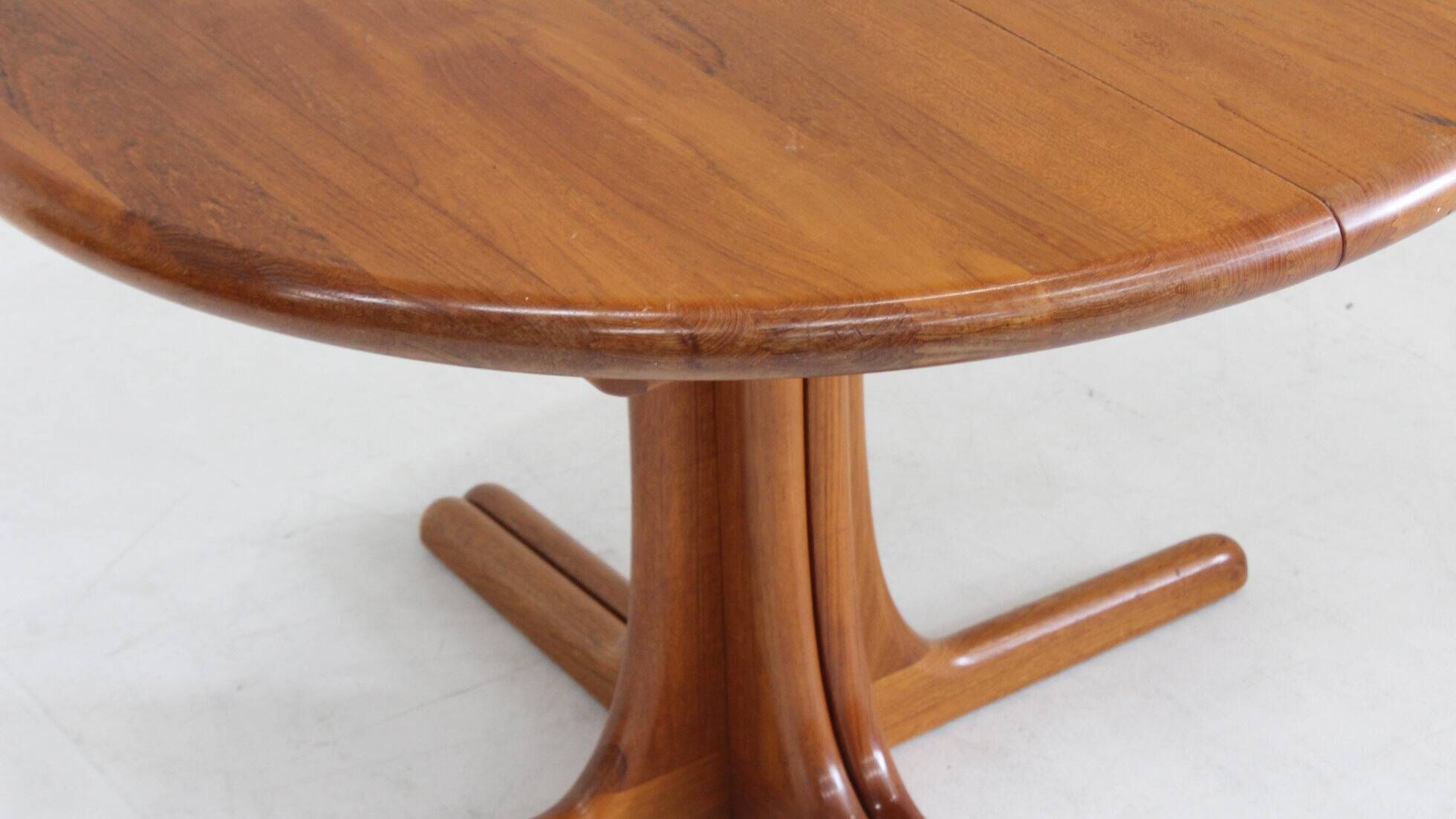 Table à manger ronde extensible vintage en teck massif des années 1960.