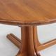 Table à manger ronde extensible vintage en teck massif des années 1960.