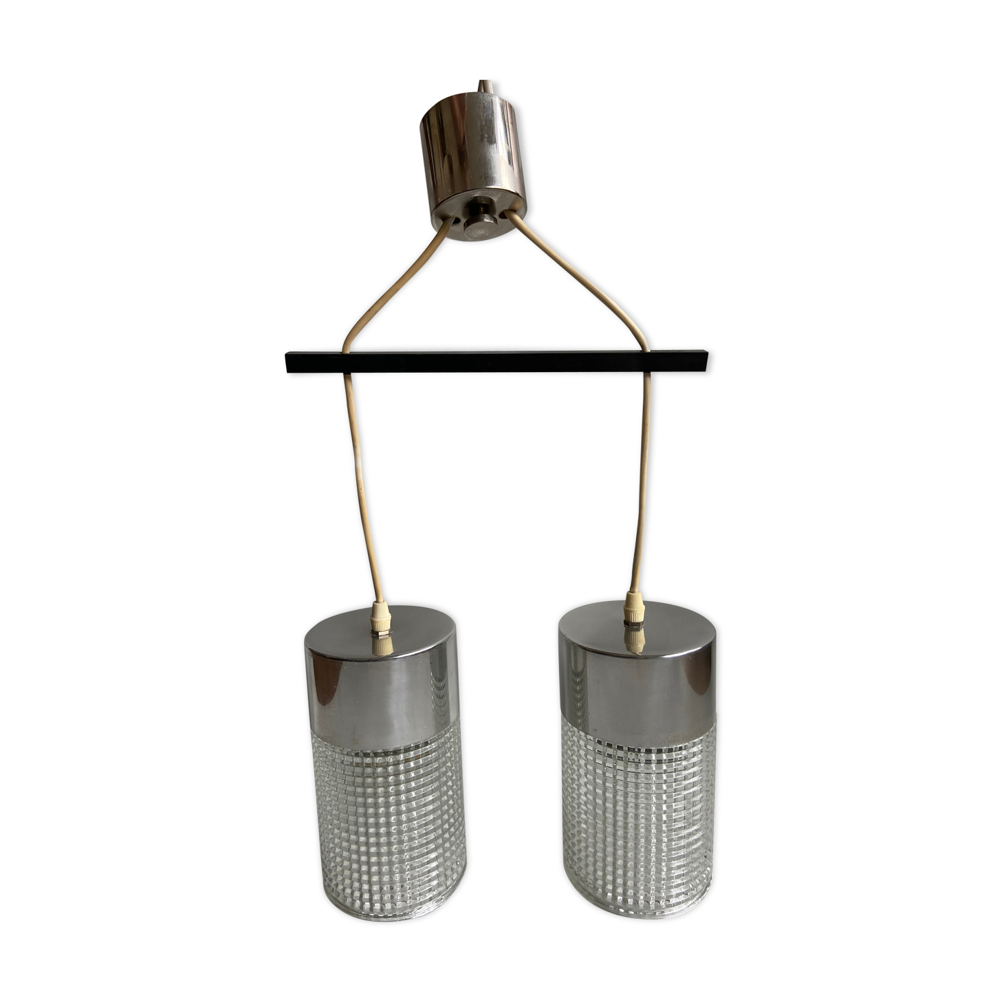 Hanging in chiseled glass and chrome metal