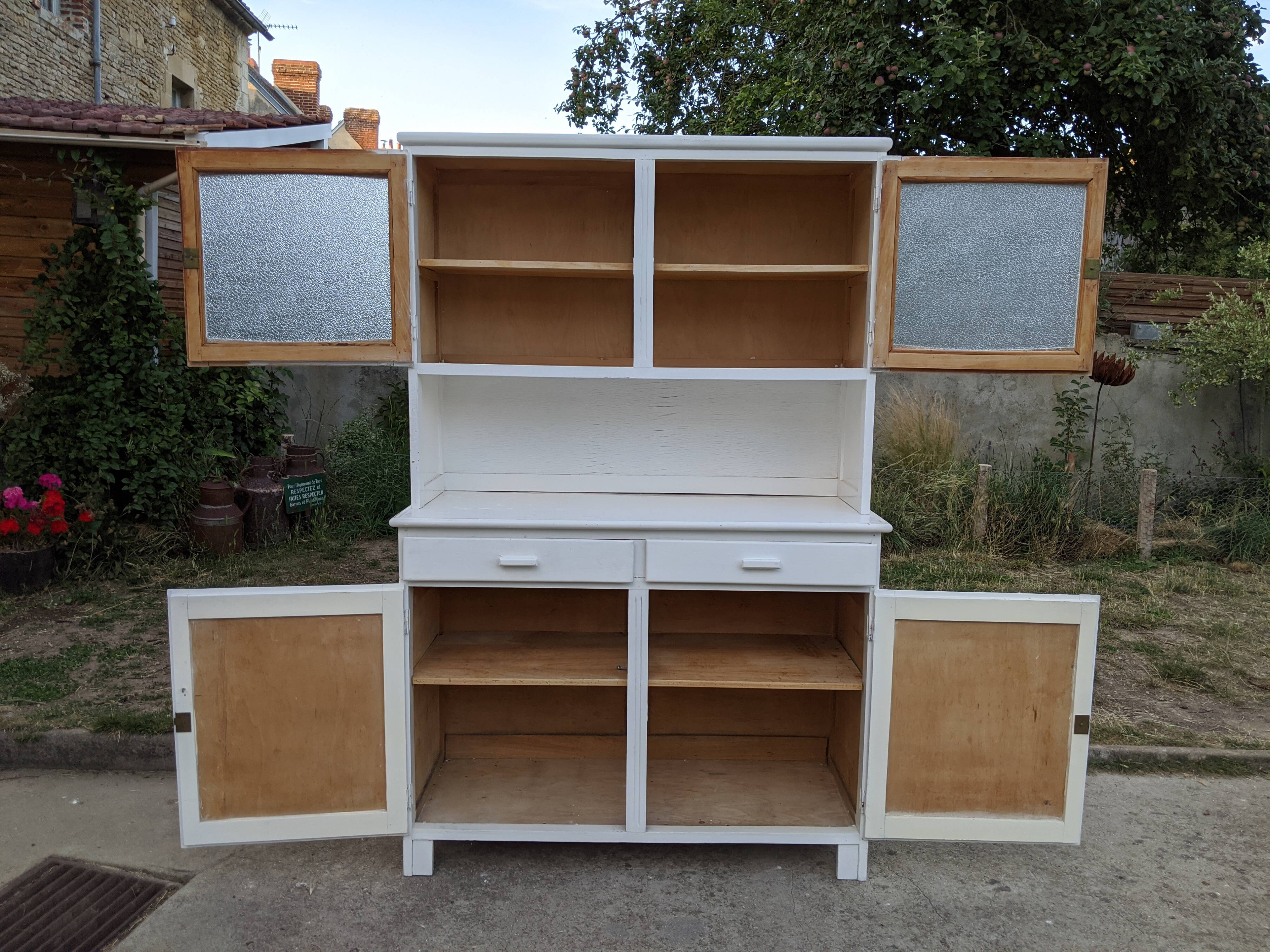 Old buffet two white bodies 50s