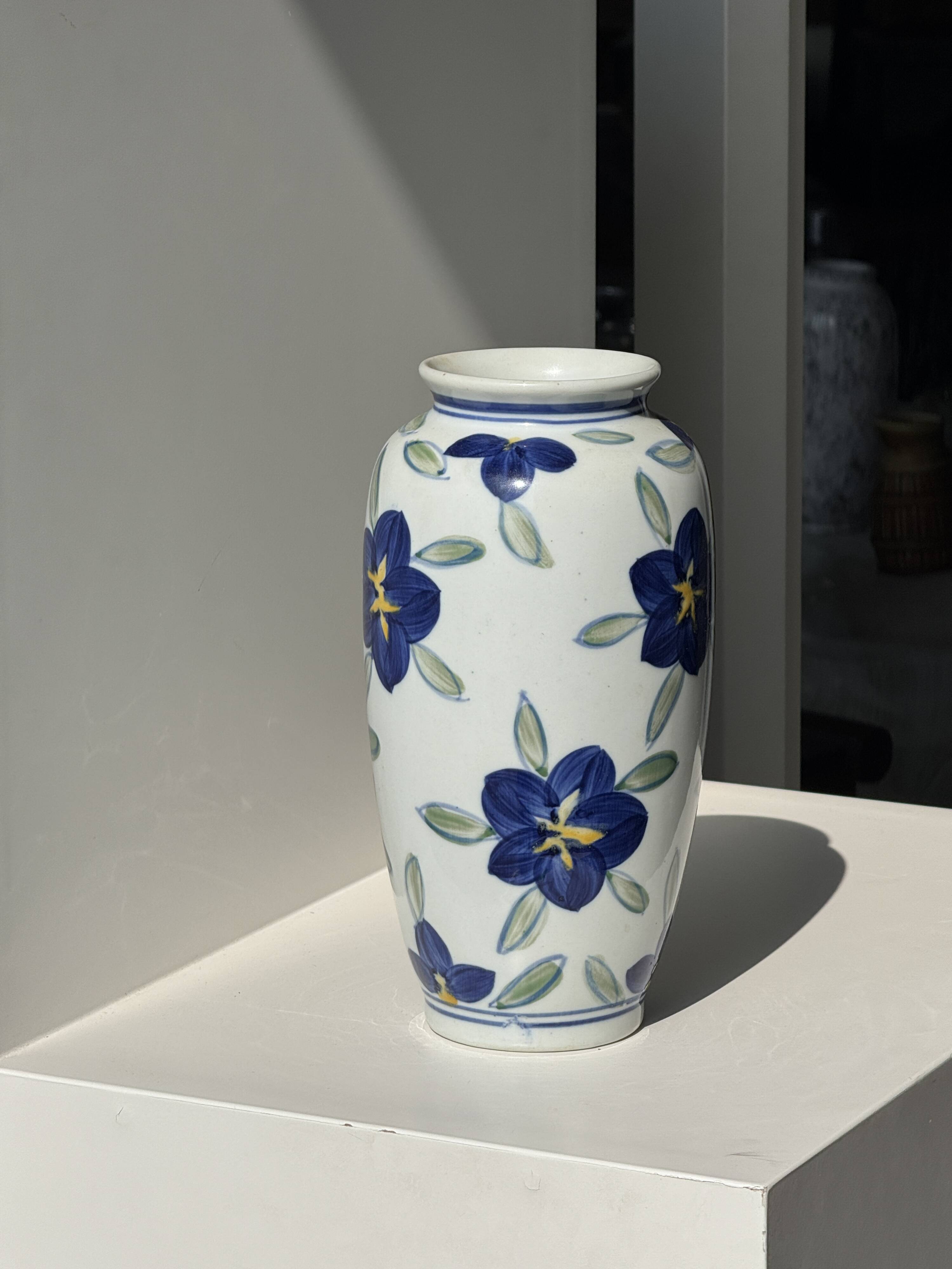 Vase white background stylized blue, yellow and green flowers H24.5 D12