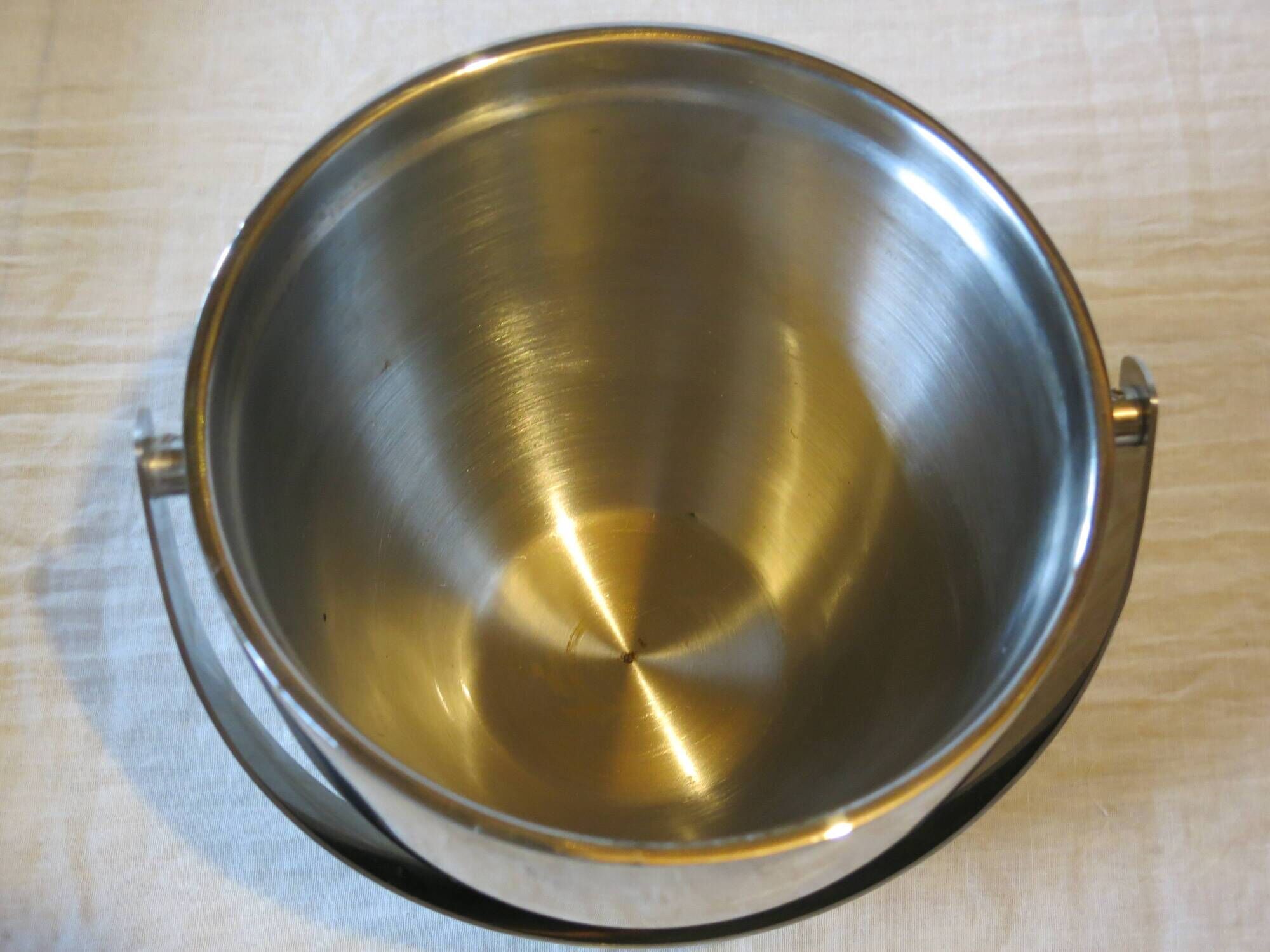 Pot à glaçons en inox en bon état