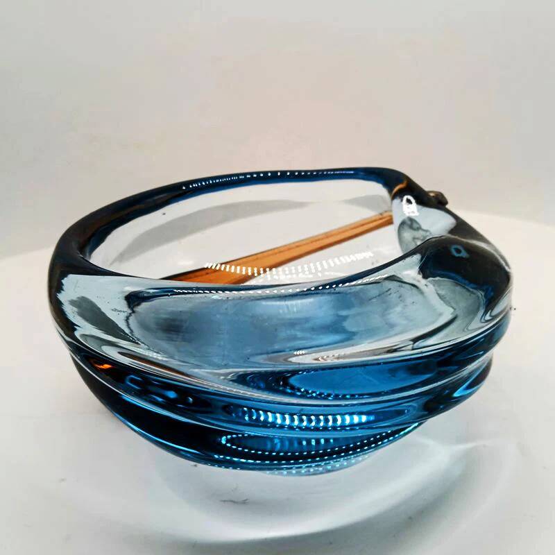 1960s ashtray or catch-all in blown and handcrafted Murano glass. Made in Italy.