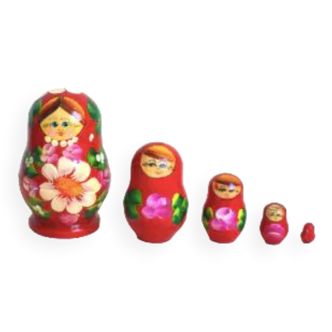 Family of 5 matryoshkas