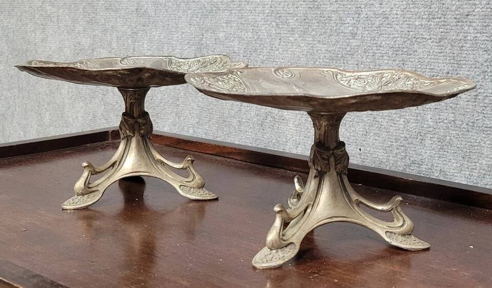 Pair of gilt bronze bowls or cups, Art Nouveau period, circa 1900