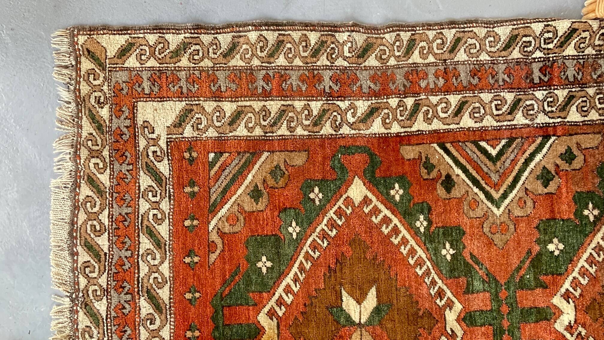 Vintage pure wool handcrafted oriental rug - 143cm x 208cm