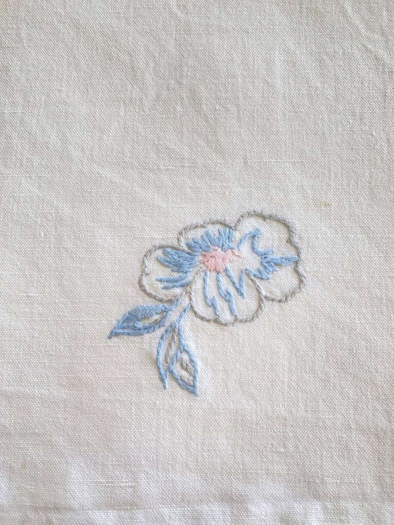Large tablecloth and 12 embroidered napkins "pastel bouquets" - Cotton - 240x170 cm