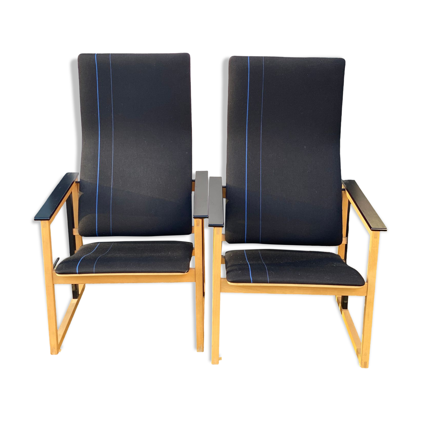 Paire de fauteuils Artza Noirs par Simo Heikkila