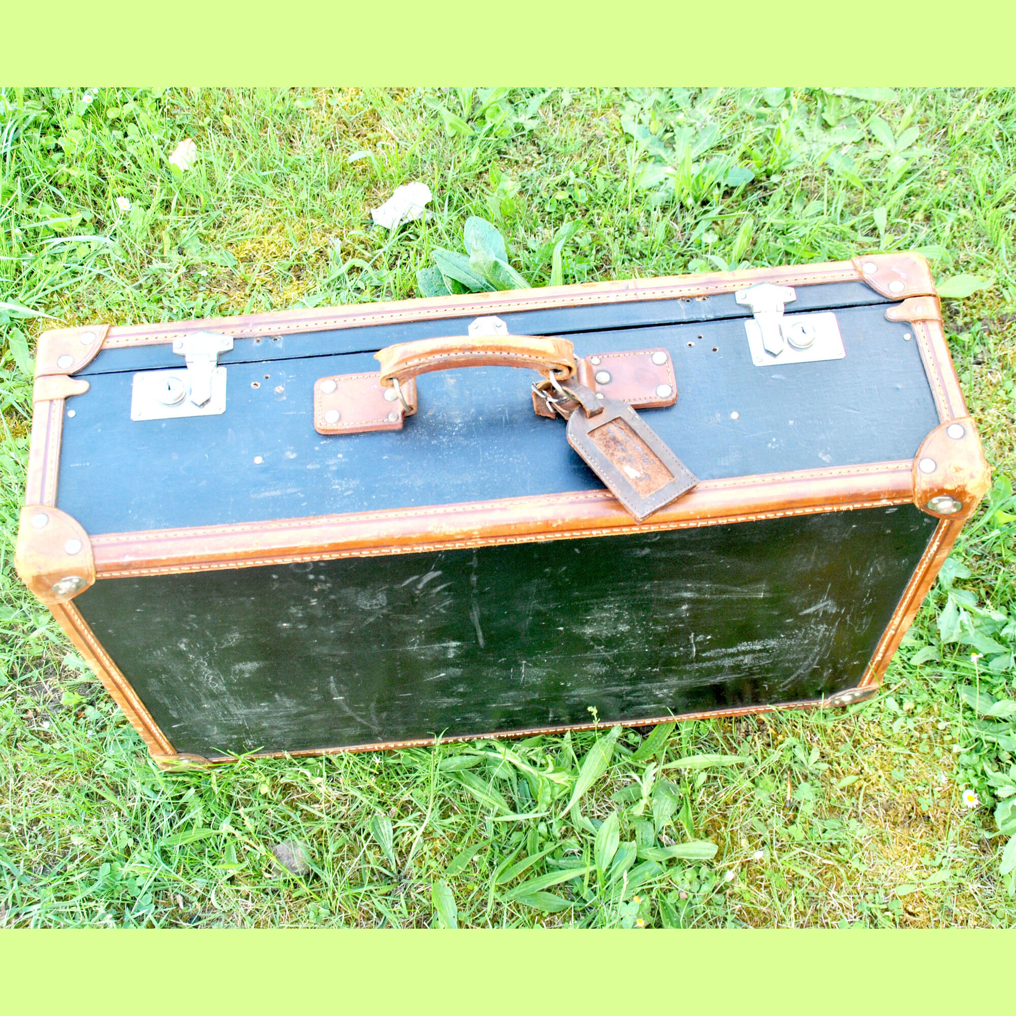 Suitcase old trunk in black coated canvas and wood - handle leather 1900-1920