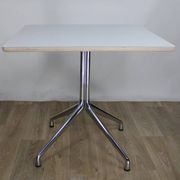 Table HAY About a Table AA15 blanc carré par Hee Welling