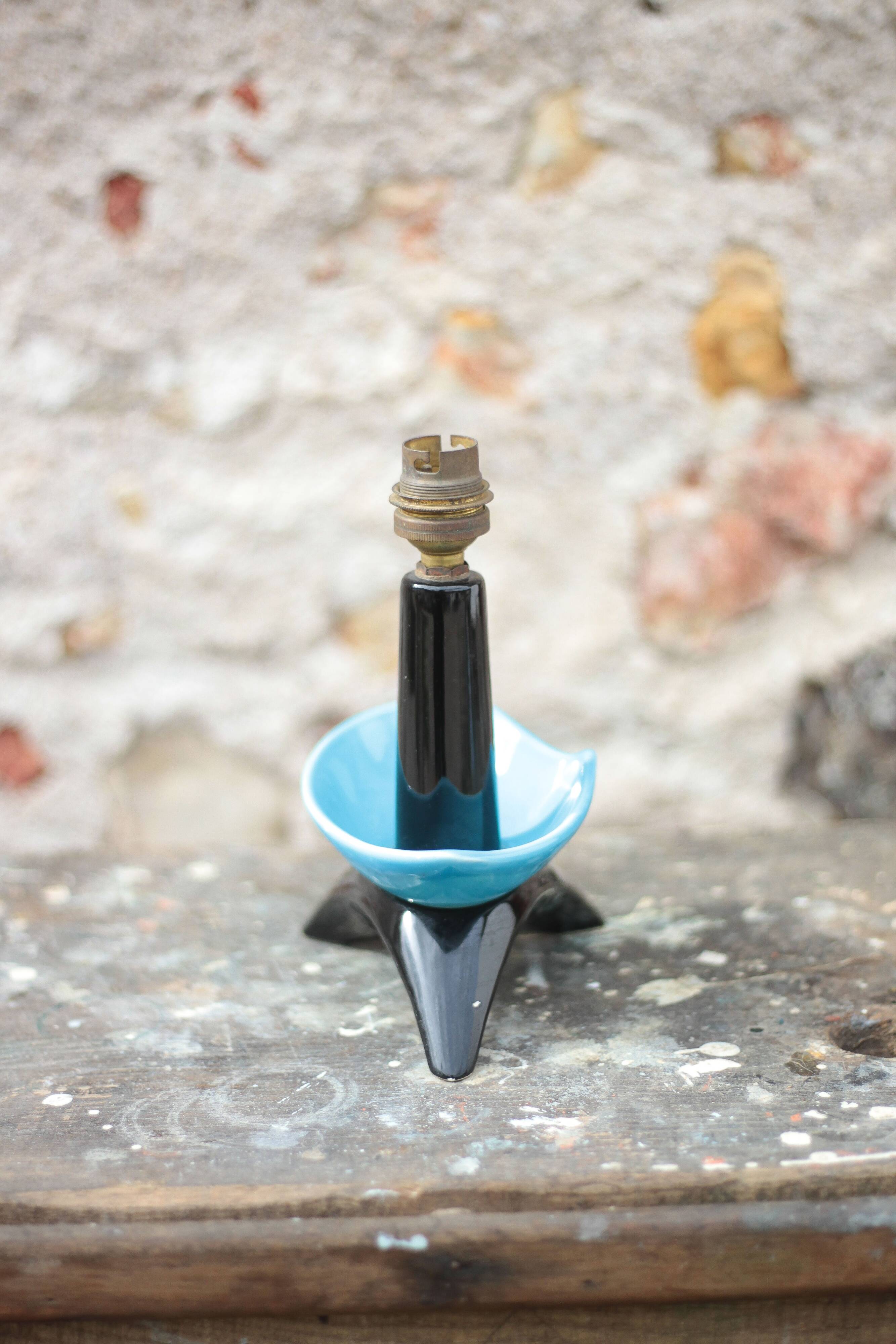 Tripod ceramic table lamp, bedside lamp, accent lamp