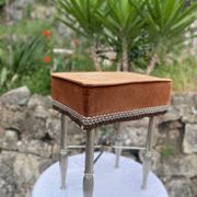 Charming stool in brown velvet and chrome metal