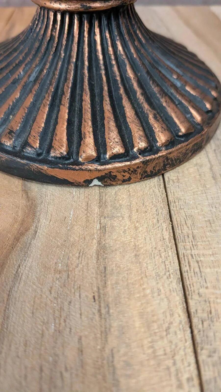 Vase vintage en verre ambré sur pied