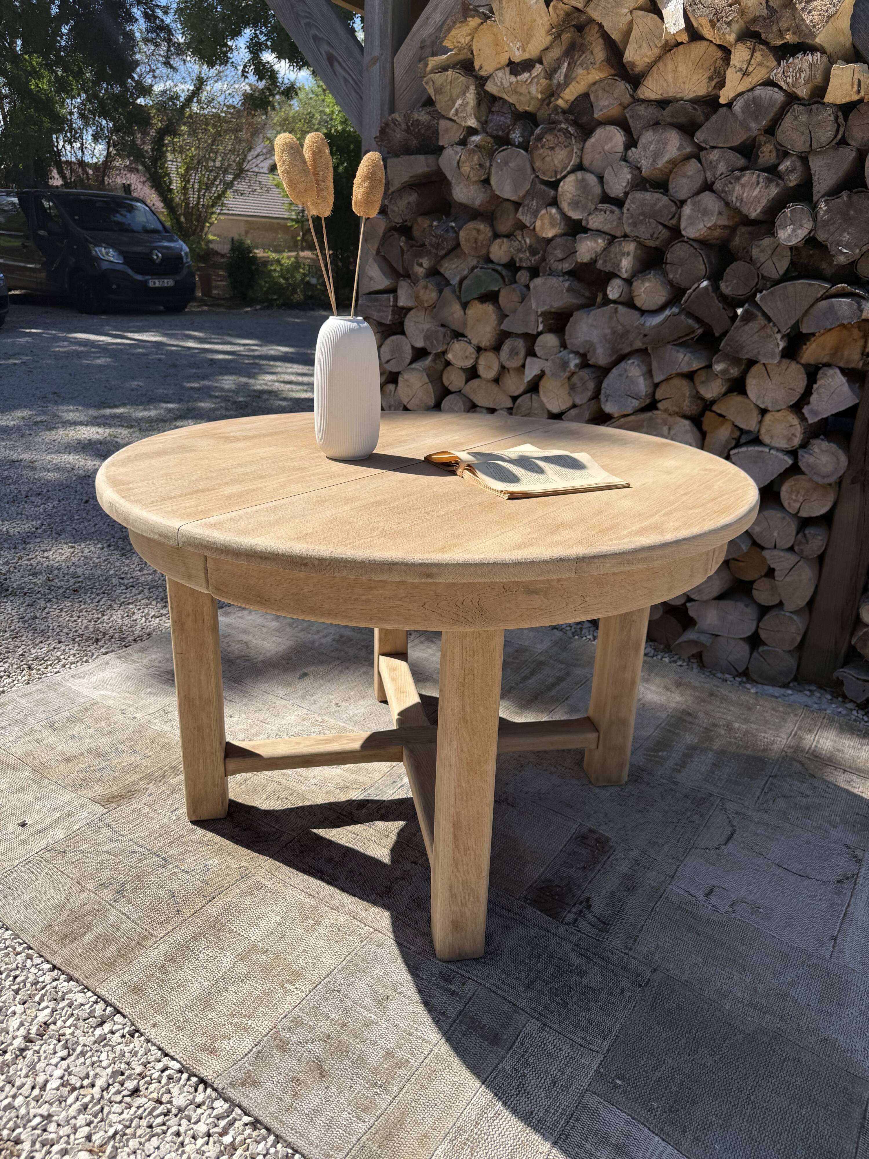 Round solid oak table with extensions, maximum 220cm.