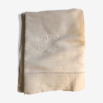 Drap ancien métis brodé monogramme PJT ajouré