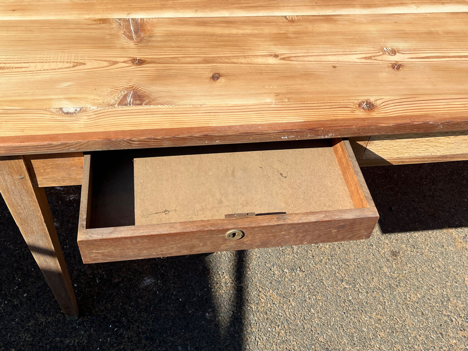 Spindle leg farm table
