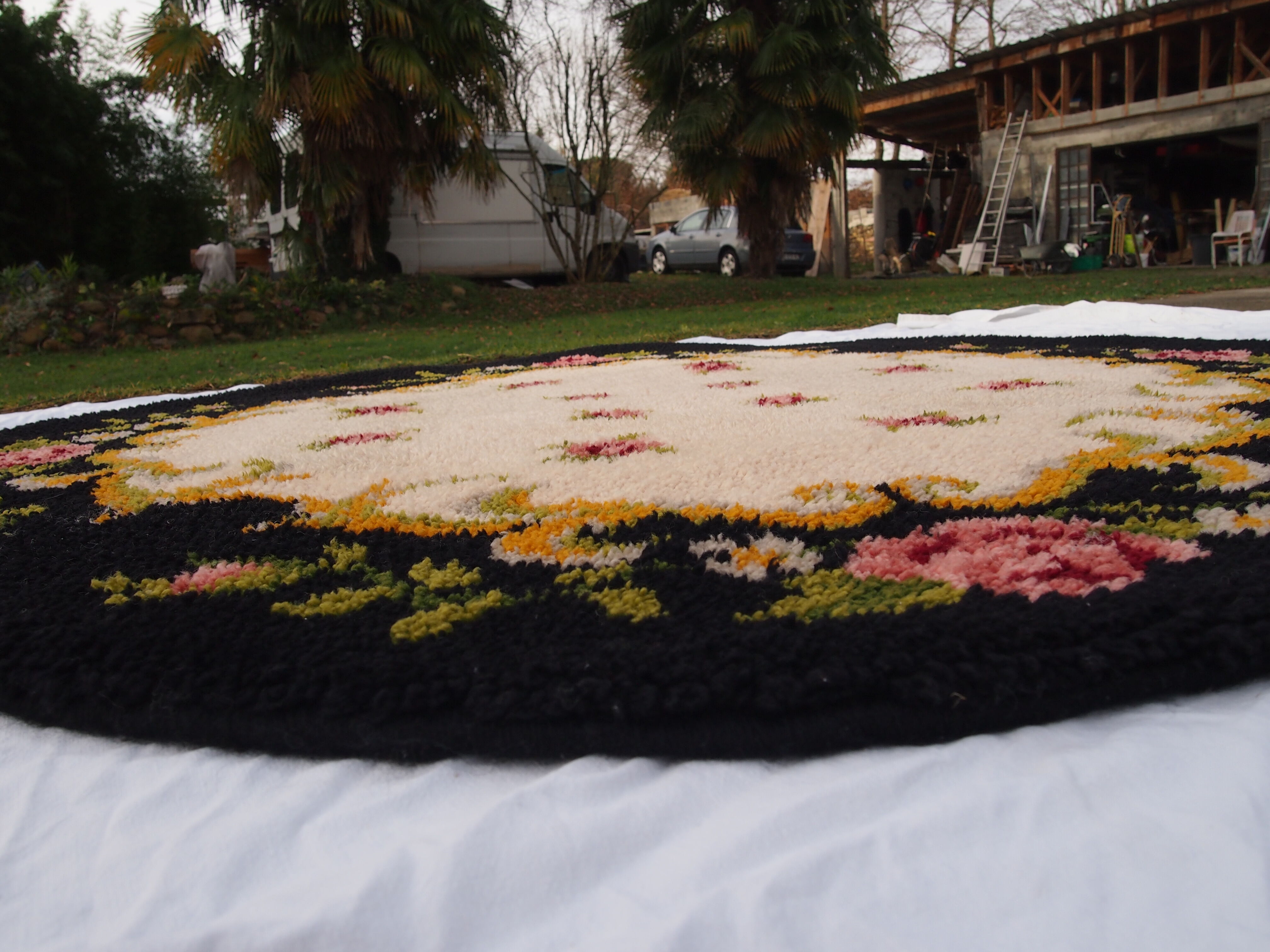 Wool round carpet, 150cm