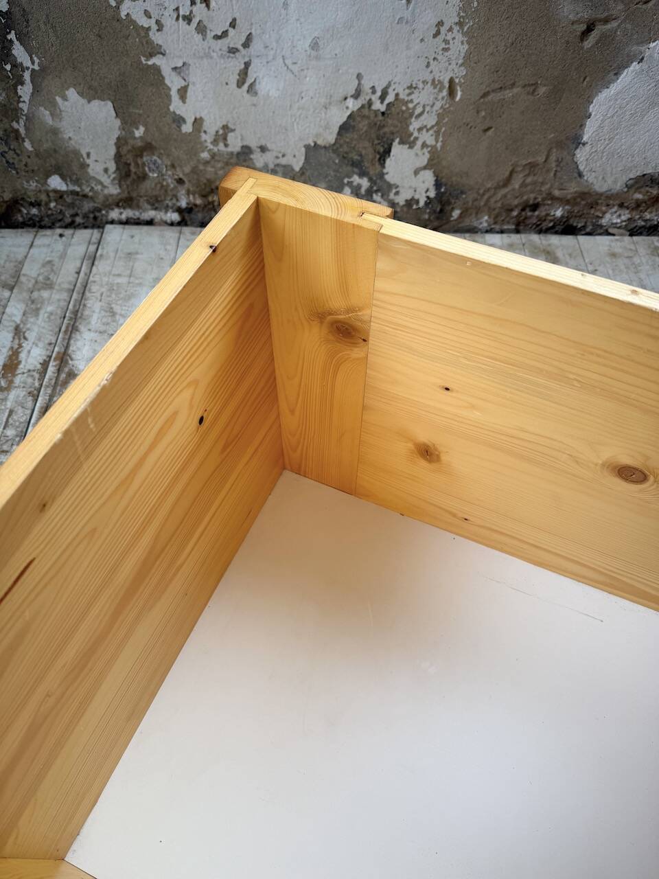 Chest or coffee table Perriand Les Arcs 1800