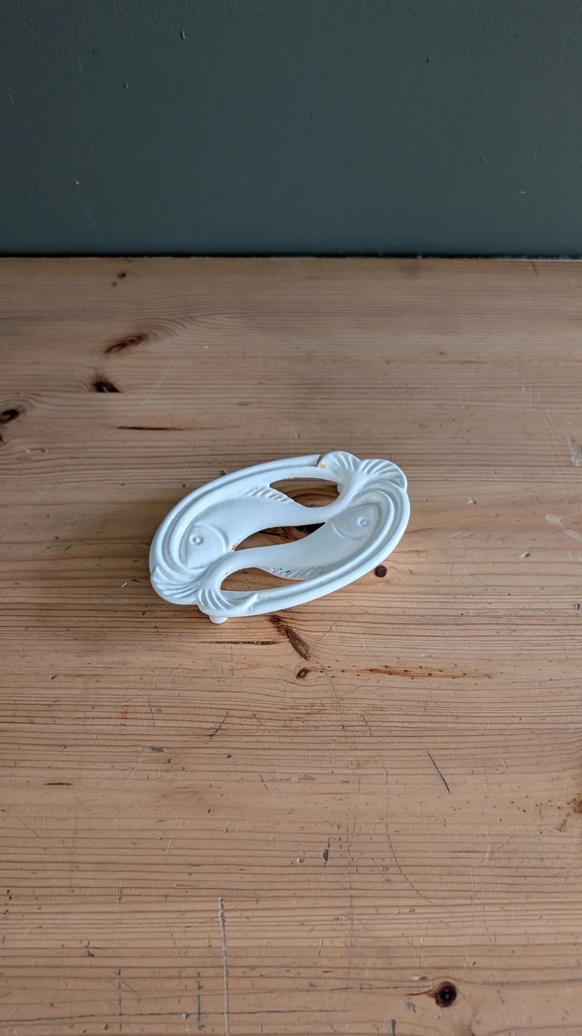Fish-shaped soap dish