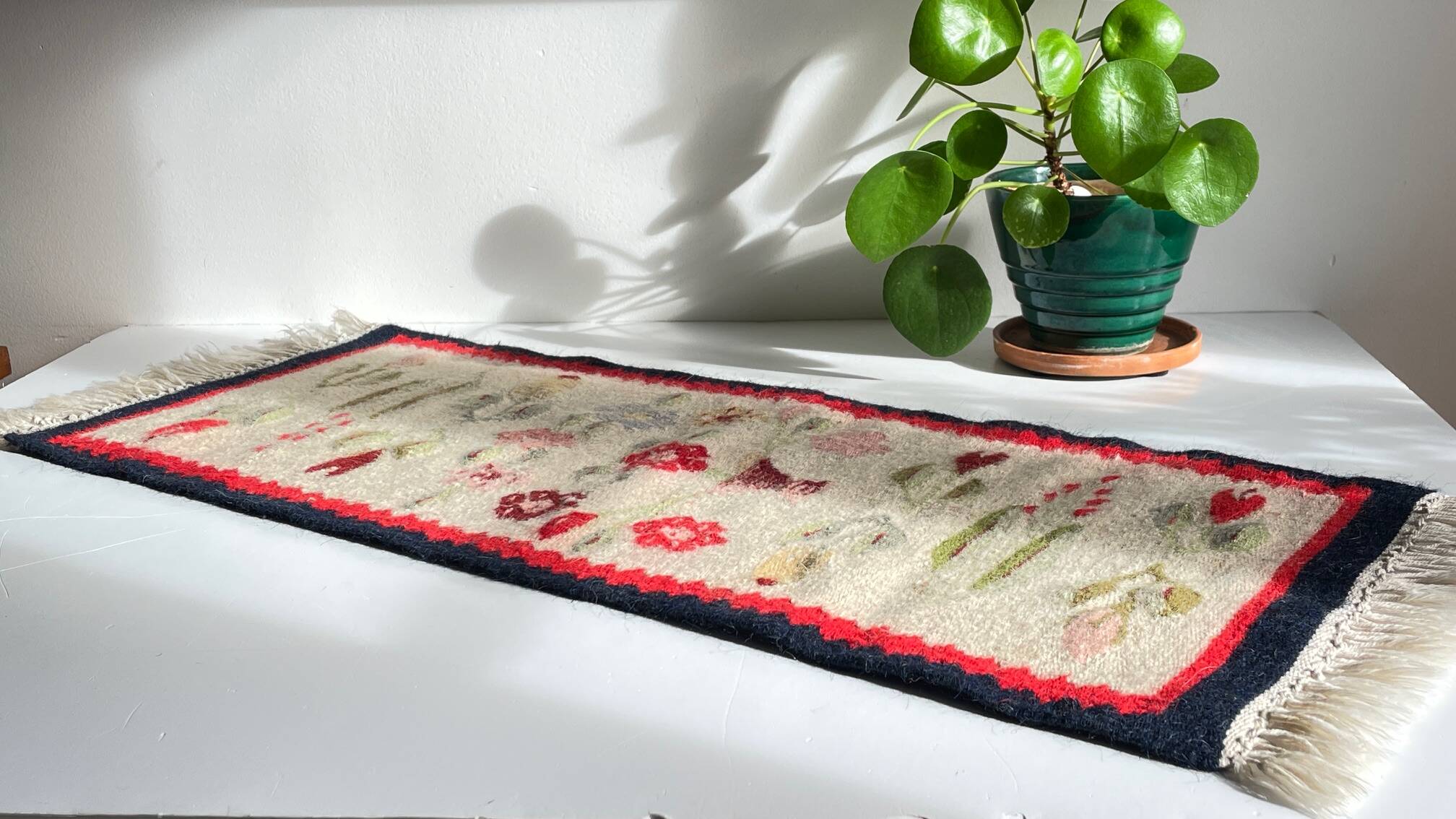 Tapis Rollakan décor de tulipes vintage