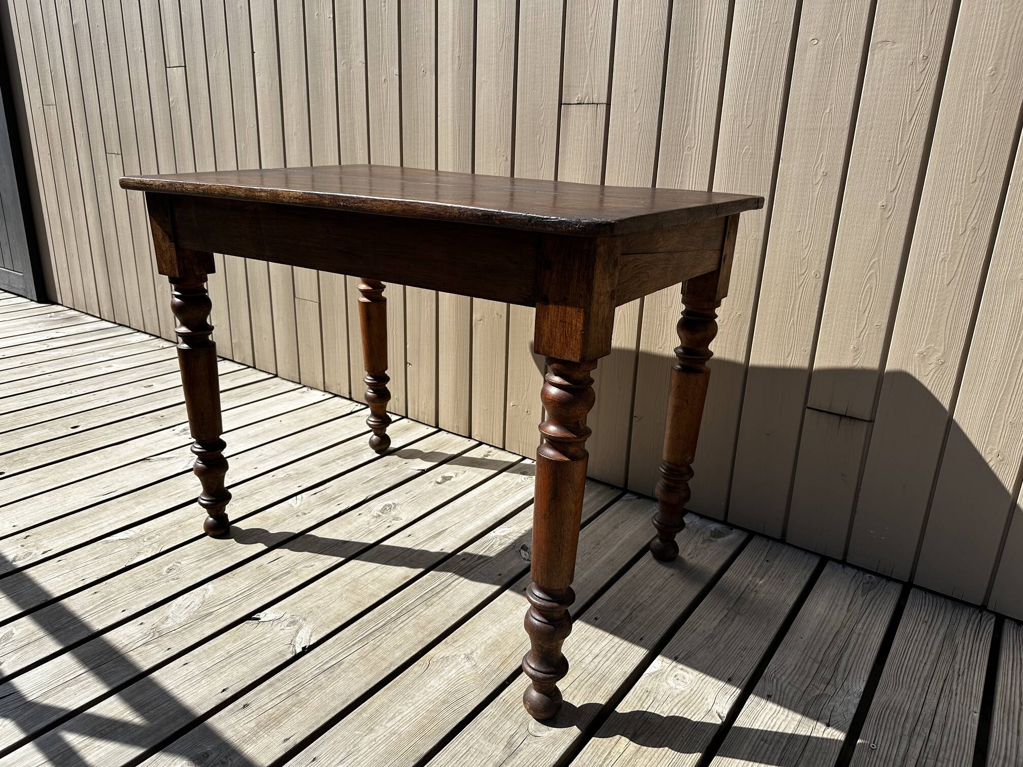 Bistro table in walnut