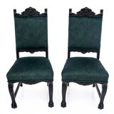 Une paire de chaises anciennes sur pattes de lion, Europe occidentale, vers 1920.