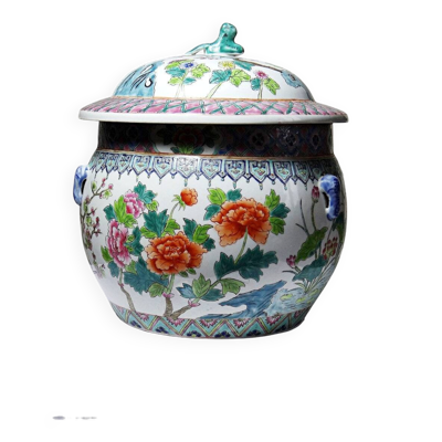 Vase couvert en porcelaine de Chine, décor floral famille rose