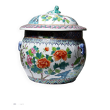 Large covered vase in Chinese porcelain, floral famille rose decoration.