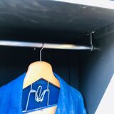 Wardrobe locker room paris post