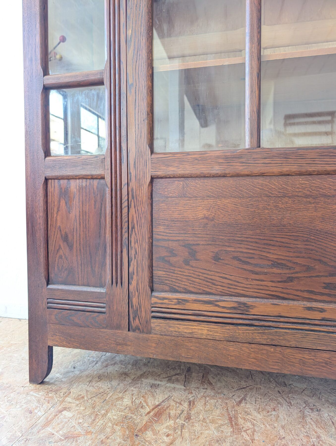 Armoire vitrée chêne massif des années 40/50